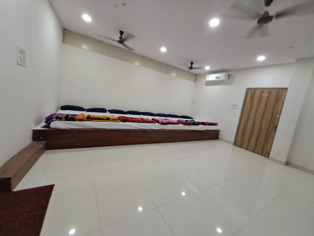 Shree Sawariya Yatri Grah Hotel Ujjain Exterior foto